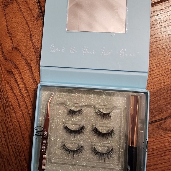 MoxieLash Kits - Picture 6 of 11